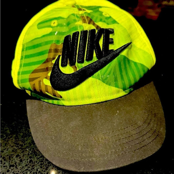 Nike True lime camo green black swish textured adjustable basebell cap hat rare - Picture 1 of 4